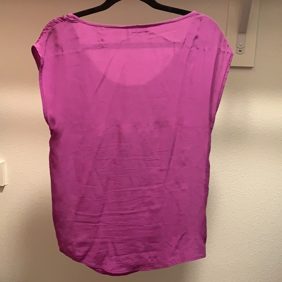 GUESS - Picture 4 of 6